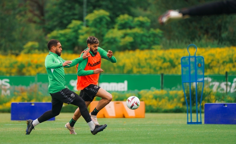 Illustration : "Mercato ASSE : Deux signatures cruciales en cours de négociations"