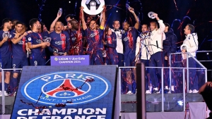 Illustration : Mercato PSG : le club refuse une grosse proposition pour un milieu de terrain !