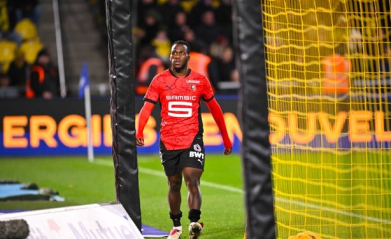 Illustration : "Mercato Rennes : Un départ majeur suivi d'un deal d'envergure !"