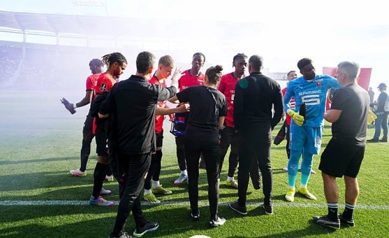 Illustration : "Stade Rennais : Plusieurs attitudes créent la polémique chez les Rouge et Noir"