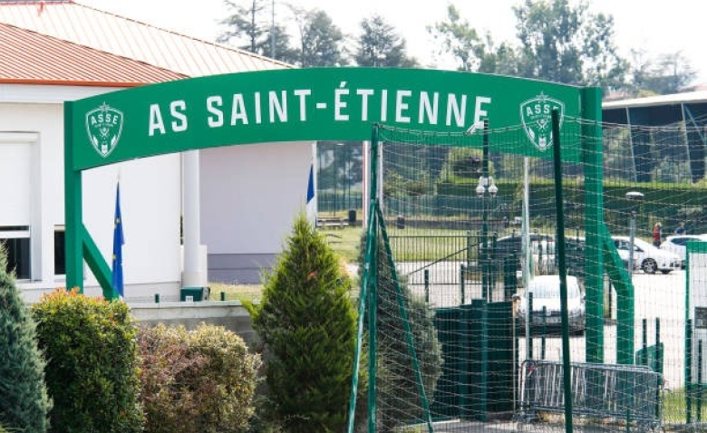 Illustration : "Mercato ASSE : un ex-Vert au coeur d'un deal majuscule entre deux cadors européens"