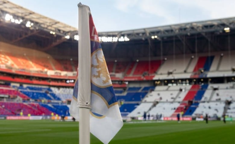 Illustration : "OL : Une solution toute trouvée par Textor pour échapper à la Ligue 2 !"