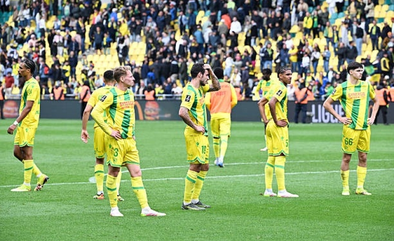 Illustration : "Mercato Nantes : Un joueur oublié vers une destination improbable en Ligue 2 !"