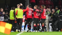 Illustration : "Mercato Rennes : Le départ d'un cadre suivi de nouvelles tensions entre supporters et dirigeants ?"