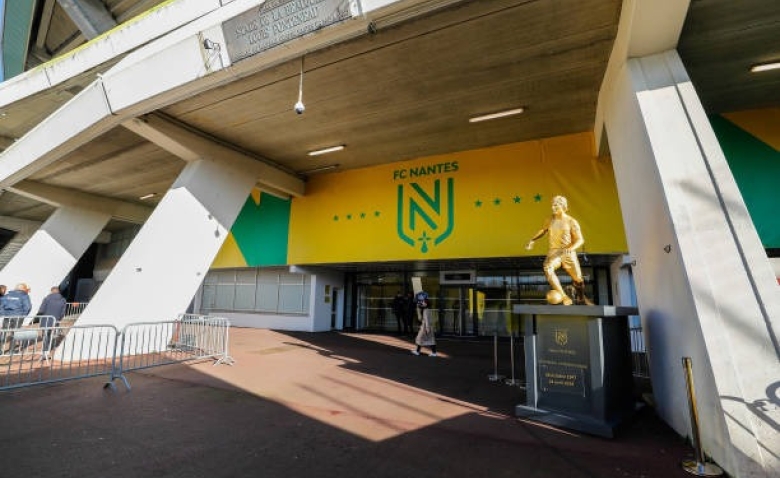 Illustration : "Mercato Nantes : Les Canaris tiennent leur nouveau phénomène pour 2025-2026 !"