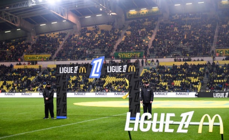 Illustration : "Mercato Nantes : Un deal en Angleterre en passe d'engendrer une vente record pour les Canaris !"