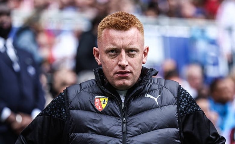 Illustration : "RC Lens : Pourquoi Will Still quitte-t-il vraiment les Sang et Or ?"