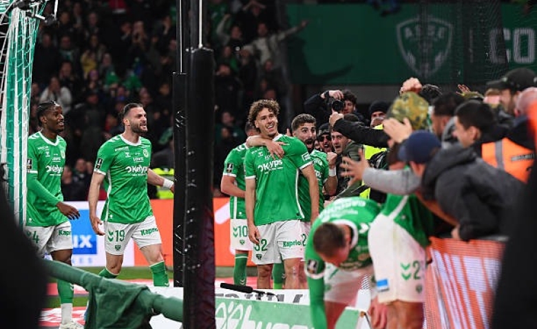 Illustration : "Mercato ASSE : Deux dossiers bloqués finalement réactivés au grand dam des supporters ?"