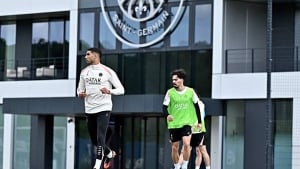 Illustration : Mercato PSG : Un géant européen prêt à sortir le grand jeu pour signer un joyau parisien !