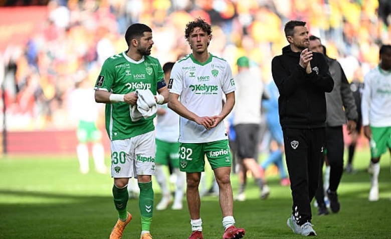Illustration : "Mercato ASSE : Un deal étonnant bouclé par Kilmer Sports pour préparer l'après-Stassin ?"