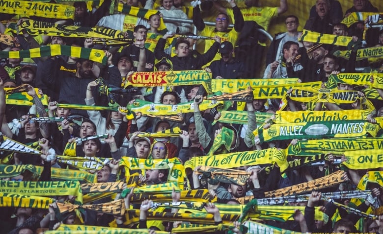 Illustration : "Mercato Nantes : Un départ notable suscite une vive émotion chez les Canaris "