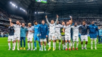 Illustration : "Mercato OM : Un club prestigieux double Marseille sur un joueur courtisé de L1 "