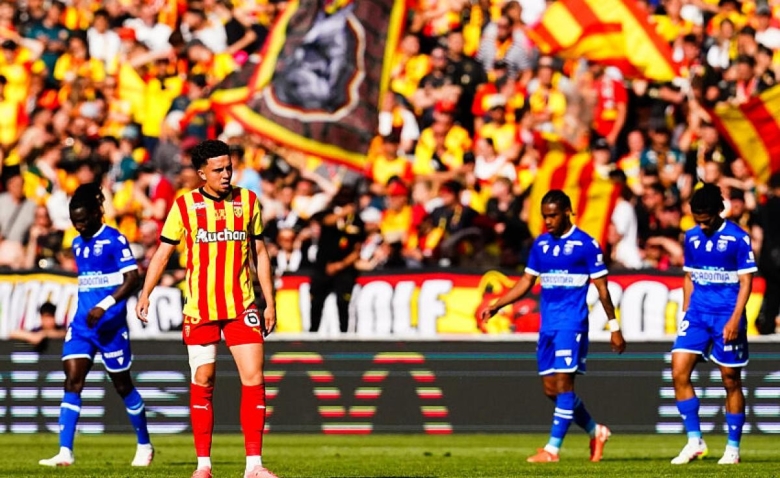 Illustration : "Mercato RC Lens : un gardien formé au club fait son retour après un prêt réussi"