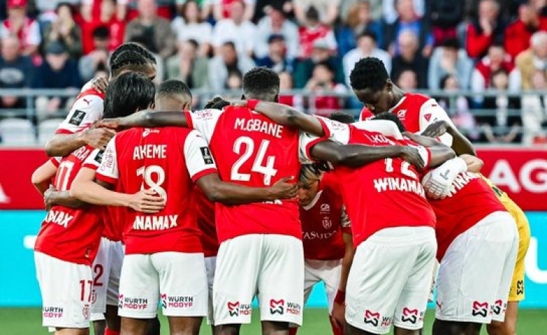 Illustration : "Mercato Stade de Reims : un nouvel entraîneur en approche pour relancer le club en L2"