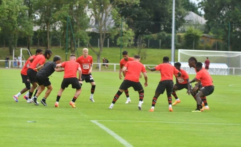 Illustration : "Stade Rennais : Une grande récompense offre d'excellentes perspectives d'avenir au SRFC !"