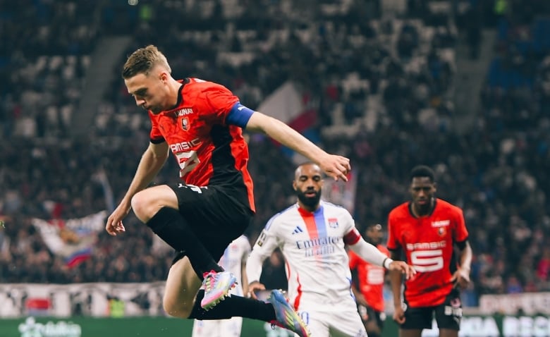 Illustration : "Mercato Rennes : Un club anglais en passe de casser sa tirelire pour signer un attaquant rennais ?"
