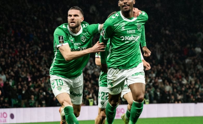 Illustration : "Mercato ASSE : Une piste prometteuse refermée et un dossier défensif activé en Angleterre !"