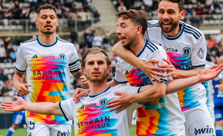 Illustration : "Mercato FC Nantes : Un cadre offensif sur le départ, le Paris FC prêt à frapper ?"
