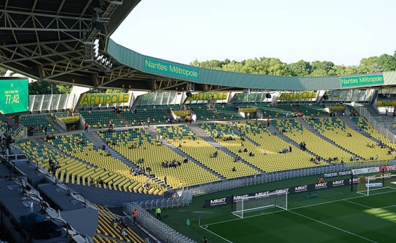 Illustration : "Mercato Nantes : Un ancien crack des Canaris prêt à s'engager chez l'ennemi rennais ?"