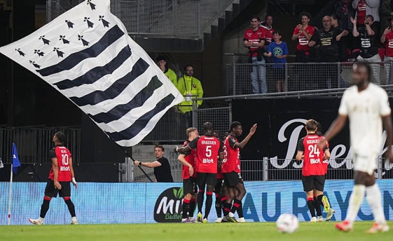 Illustration : "Mercato Rennes : Un accord total imminent pour le départ précipité d'un fiasco 2024-2025"