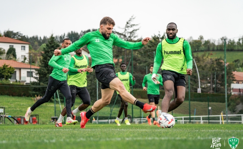 Illustration : "Mercato ASSE : Une relance en Ligue 2 pour un ailier ?"