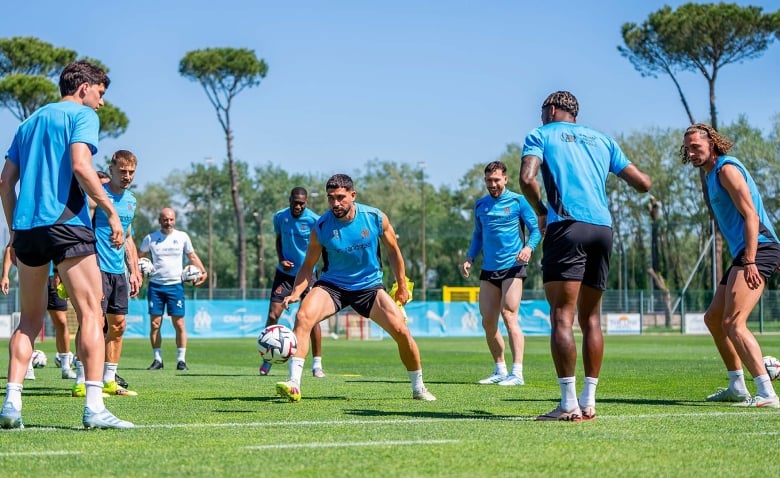 Illustration : "Mercato OM : Un concurrent de L1 double Marseille pour la signature d'un serial buteur !"
