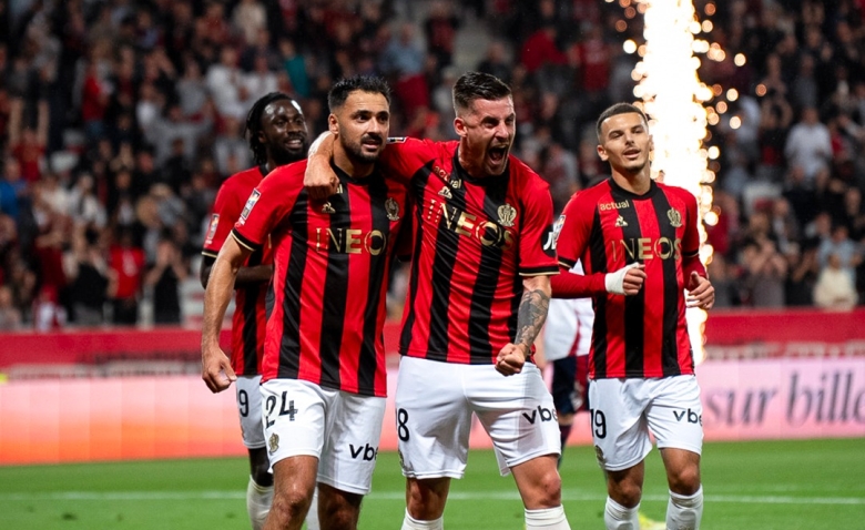 Illustration : "Mercato OGC Nice : Un échange imminent avec un club anglais ambitieux"