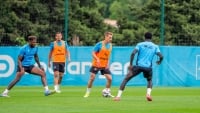 Illustration : "Mercato OM : Une priorité défensive confirmée par l’expert Rothen"