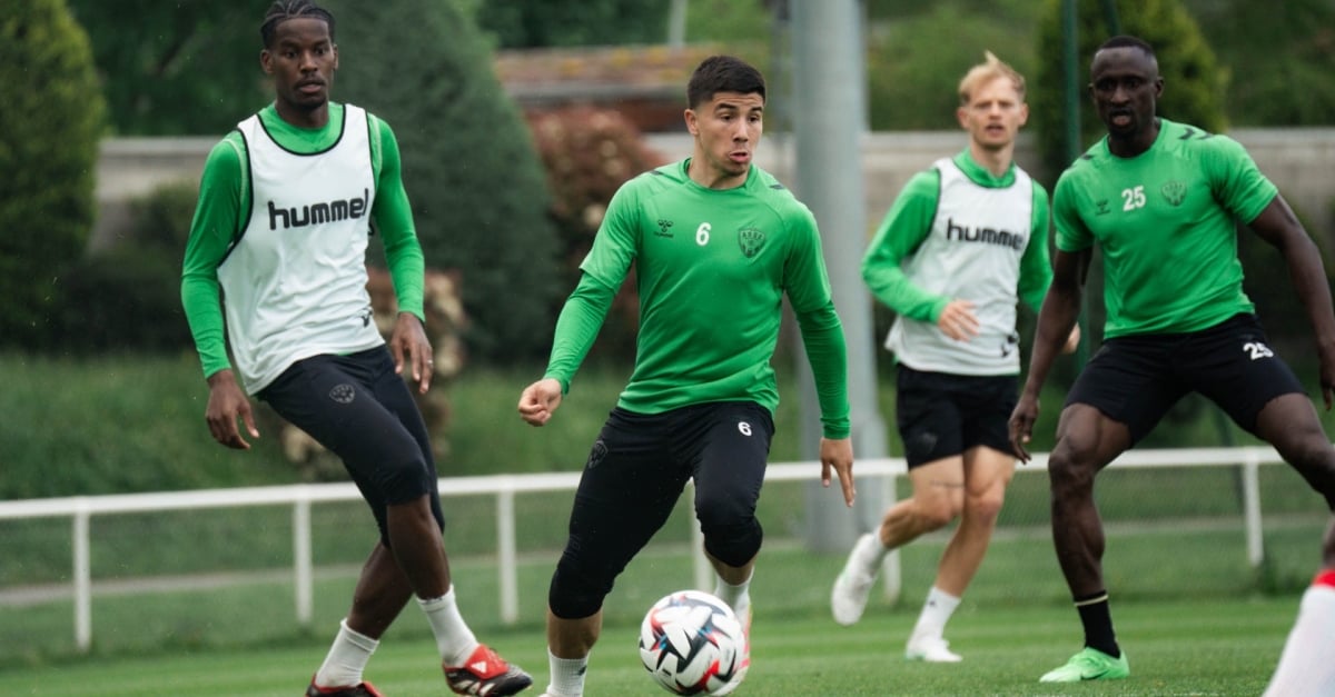 Mercato ASSE : Au grand dam de l'entraineur, un défenseur a des envies d'ailleurs
