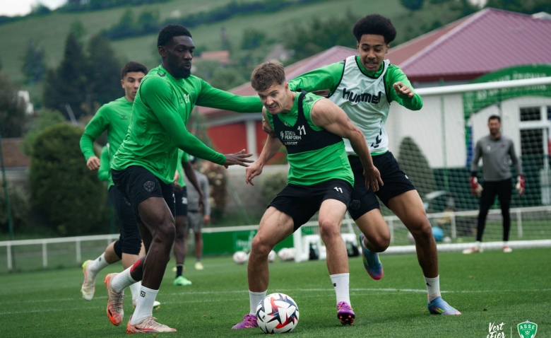 Illustration : "Entraînements ouverts dès lundi : Saint Étienne se rapproche de ses fans"