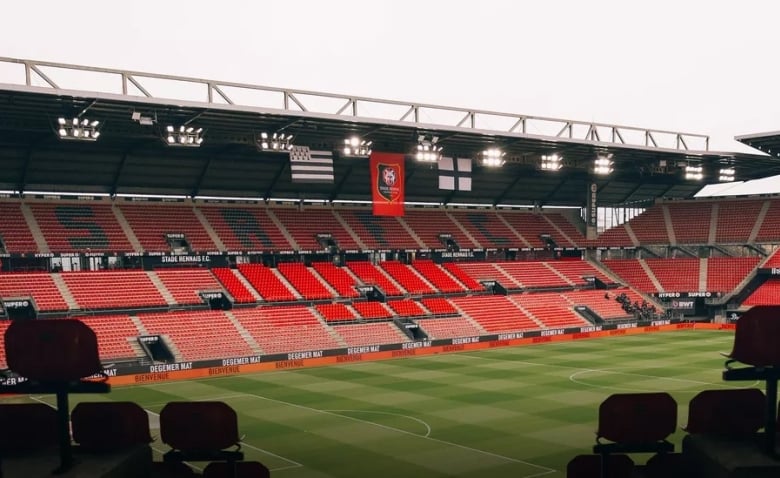 Illustration : "Stade Rennais : Une équipe complètement réinventée par Beye dès la reprise ?"
