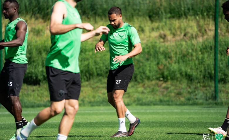 Illustration : "Mercato ASSE : Les Verts disent adieu à 2 signatures défensives"