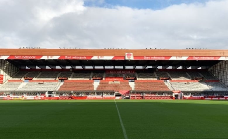 Illustration : "Mercato Brest : Un contrat XXL proposé par la direction à une pépite de Roy !"
