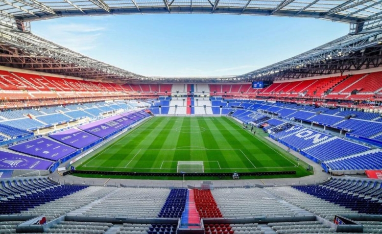 Illustration : "Mercato OL : Une vague de départs annoncée à demi-mot pour sauver le club de la faillite"