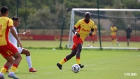 Illustration : "Mercato RC Lens : Un joueur réclame sa libération pour signer chez les Sang et Or"