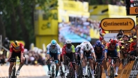 Illustration : "Tour de France 2025 : Quatre coureurs écopent d'un carton jaune pour la première fois !"