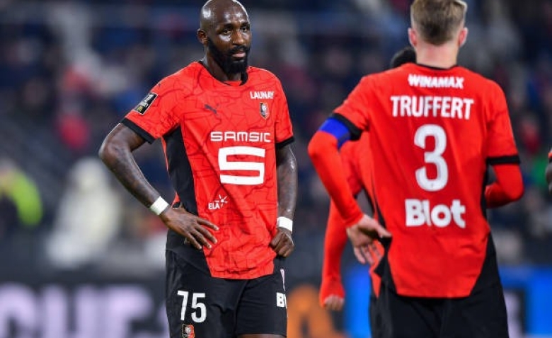 Illustration : "Mercato Rennes : Un départ express suscite d'immenses regrets chez les supporters"