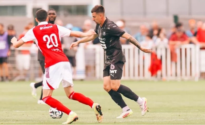 Illustration : "Mercato Rennes : Encore un ancien Sang et Or pisté par Désiré pour renforcer l'équipe de Beye !"