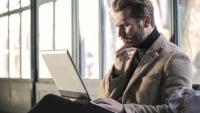 Illustration : "La psychologie du parieur : pourquoi on mise encore après une défaite"