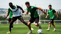 Illustration : "Mercato ASSE : Une nouvelle recrue officialisée et deux renforts attendus en défense !"