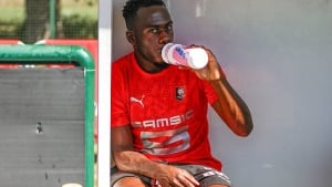 Illustration : Mercato Rennes : Un buteur très courtisé en Ligue 1 ciblé en cas de départ de Kalimuendo !