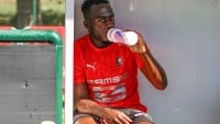 Illustration : "Mercato Rennes : Un buteur très courtisé en Ligue 1 ciblé en cas de départ de Kalimuendo !"