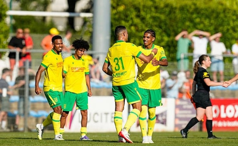 Illustration : "Mercato Nantes : Un prétendant à l'Europe en Ligue 1 s'intéresse à un attaquant nantais !"