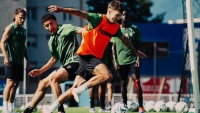 Illustration : "Mercato ASSE : Un promu en Ligue 1 double les Verts sur une cible défensive "
