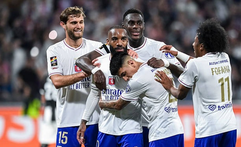 Illustration : "Mercato OL : Un départ avorté de justesse suivi d'une signature dans la foulée !"