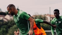 Illustration : "Mercato ASSE : Une nouvelle recrue officialisée place les Verts sur le toit de la Ligue 2 !"