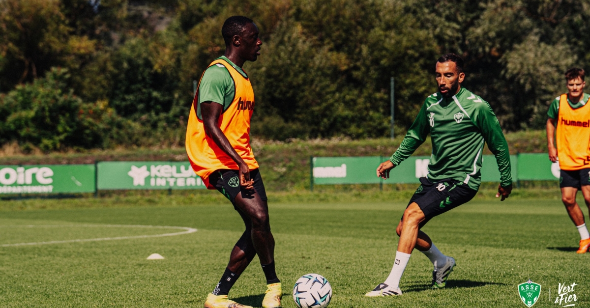 Mercato ASSE : Un ex-Vert fait une réapparition surprenante dans l'optique d'un retour au premier plan