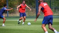 Illustration : "Mercato PSG : Un contretemps administratif retarde une recrue clé"