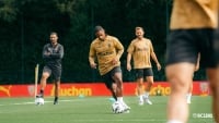 Illustration : "Mercato RC Lens : Un nouveau profil dynamise l’équipe dès son entrée"