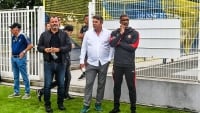 Illustration : "Mercato Rennes : Plusieurs clubs anglais foncent sur un Rouge et Noir en instance de départ"